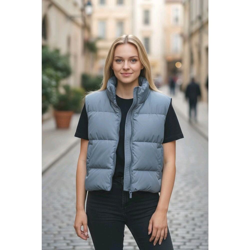 FashioNova Puffer Vest Sz Large Powder Blue Quilted Sleevess Full ZIp‎ Cropped